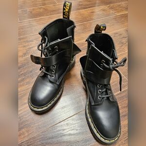 NEW - Dr. Martens Black Leather Lace-Up Boots size 5 men USA, size 6 women USA